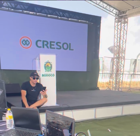 Palco com iluminação colorida